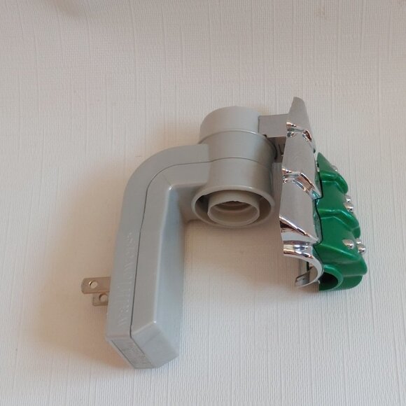 Adorable Bath and Body Works Christmas Tree Wallflower - Picture 3 of 4